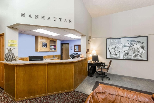 Super 8 by Wyndham Manhattan KS image 3
